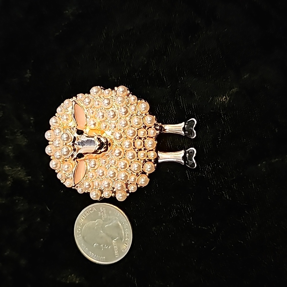 Ladies Pearl Brooche